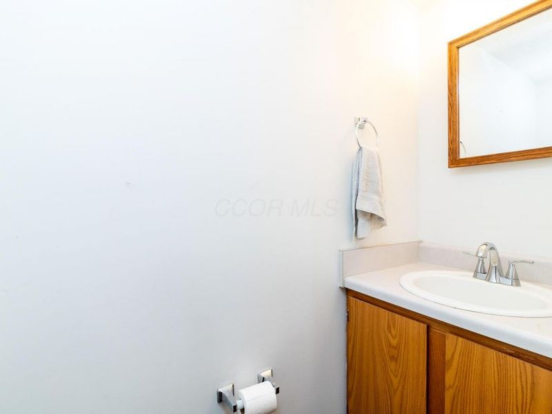 8040 Worthington Lake Drive , Westerville, OH 43081 Photo 11
