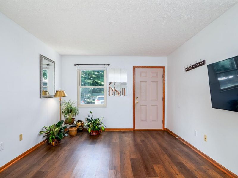 8040 Worthington Lake Drive , Westerville, OH 43081 Photo 3