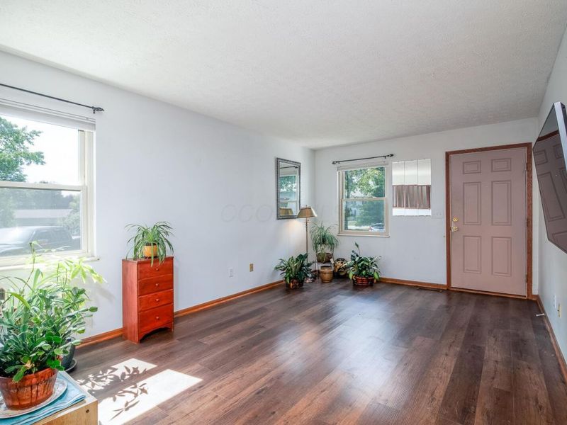 8040 Worthington Lake Drive , Westerville, OH 43081 Photo 4