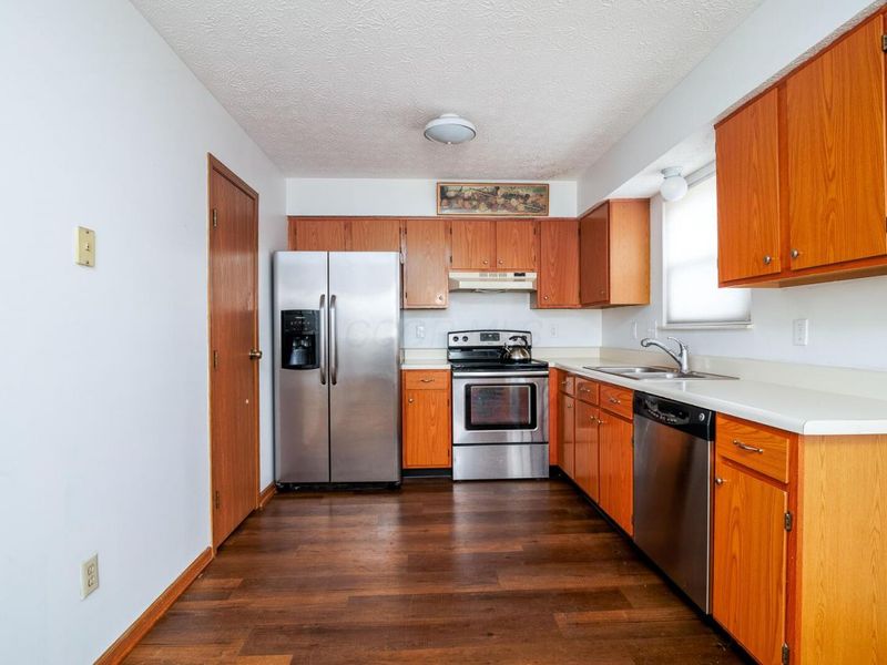 8040 Worthington Lake Drive , Westerville, OH 43081 Photo 5