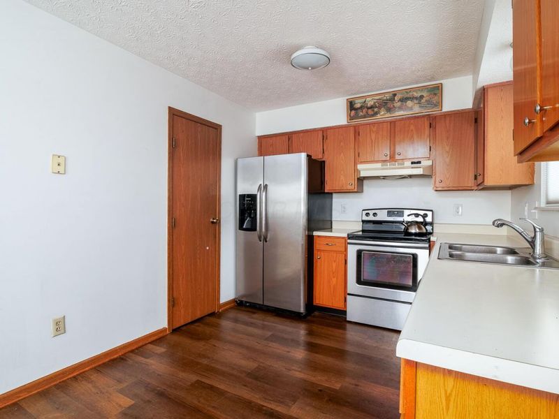 8040 Worthington Lake Drive , Westerville, OH 43081 Photo 6