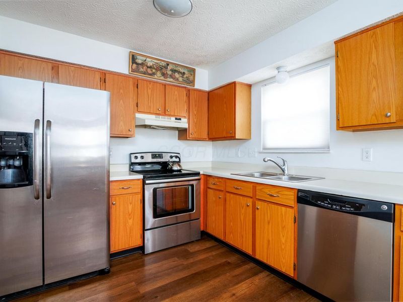 8040 Worthington Lake Drive , Westerville, OH 43081 Photo 7