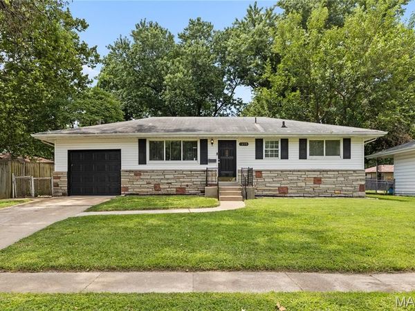 1695 Marshall Court , Florissant, MO 63031