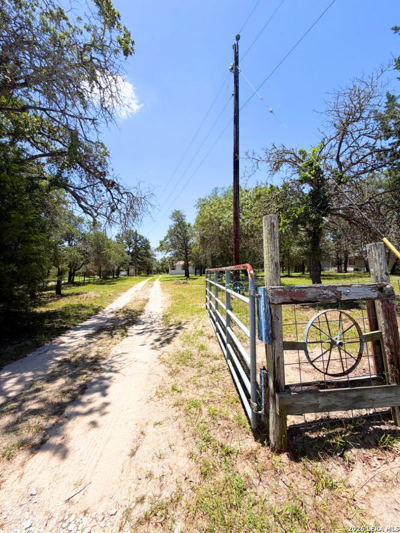 237 Sandy Oaks Dr, Seguin, TX 78155 Main Photo