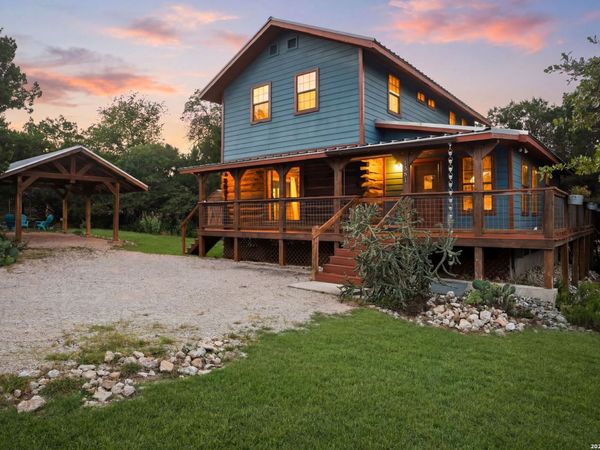 1381 Greenbriar Dr, Canyon Lake, TX 78133