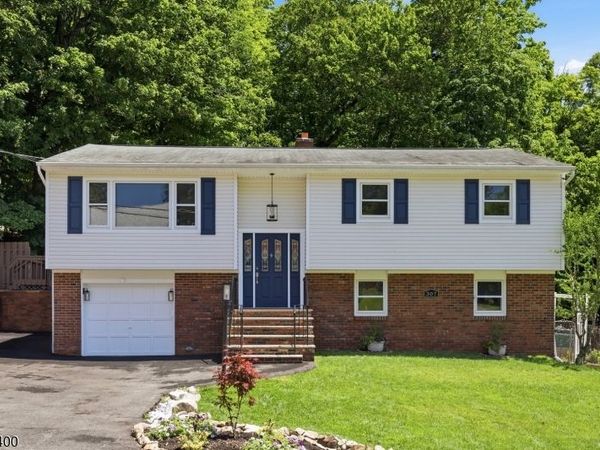307 Nariticong Ave, Hopatcong, NJ 07843