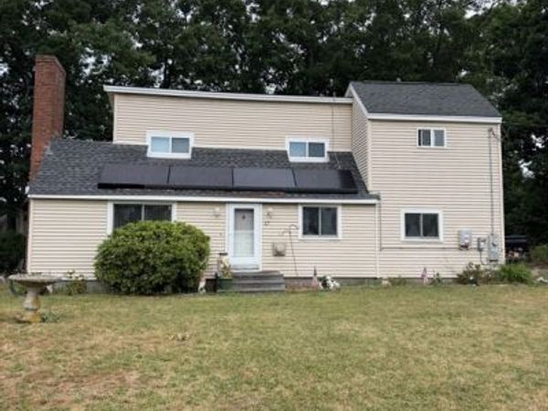 17 E Public St, Freetown, MA 02702
