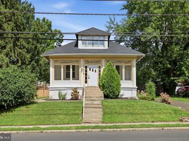 214 N HILLS AVENUE, GLENSIDE, PA 19038