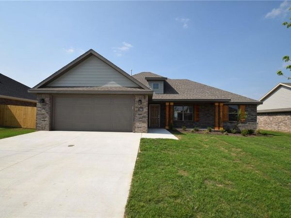 740 Hickory Meadows Avenue , Tontitown, AR 72762