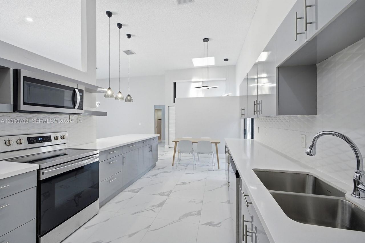 605 Leslie Dr , Hallandale Beach, FL 33009 Photo