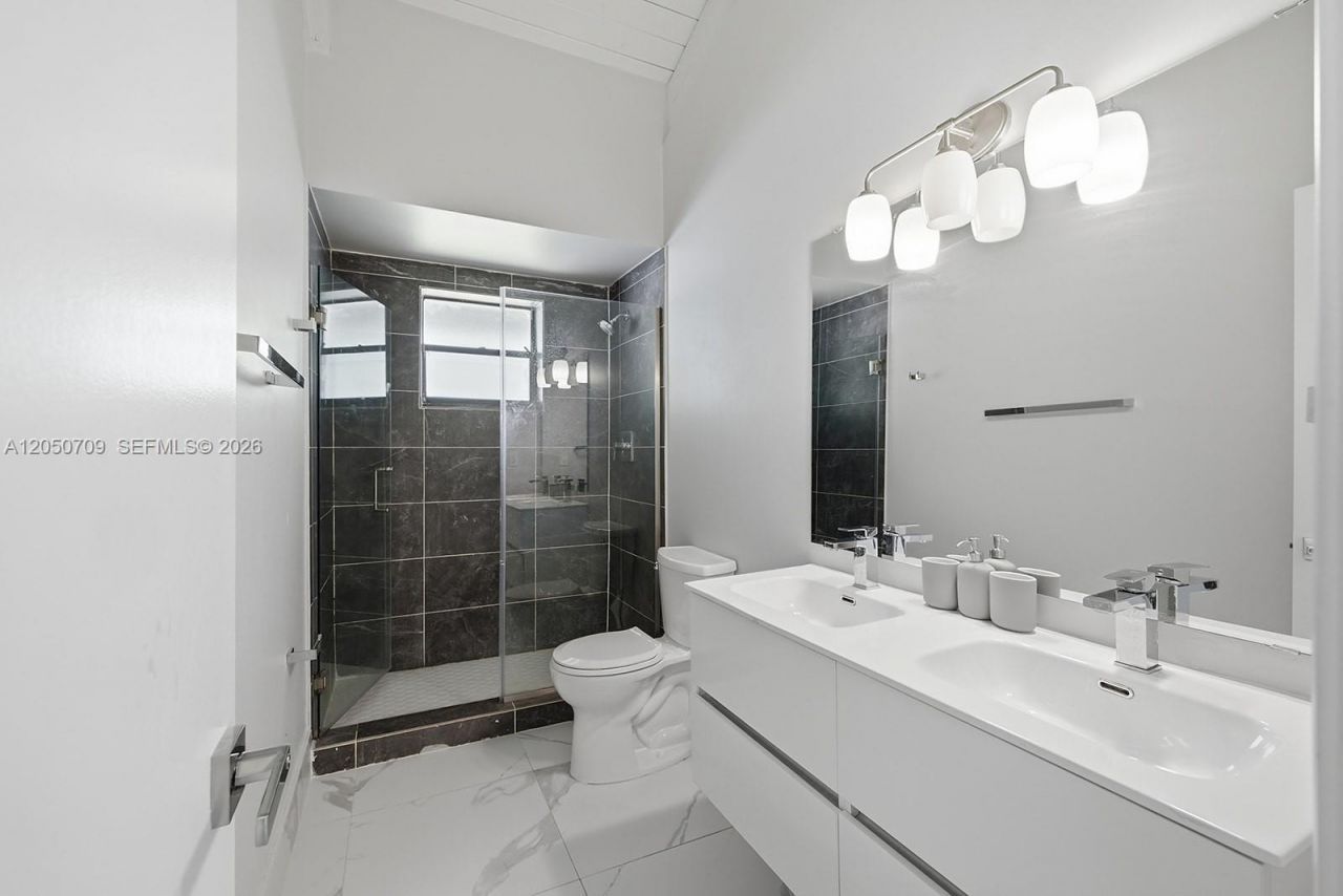 605 Leslie Dr, Hallandale Beach, FL 33009 Photo