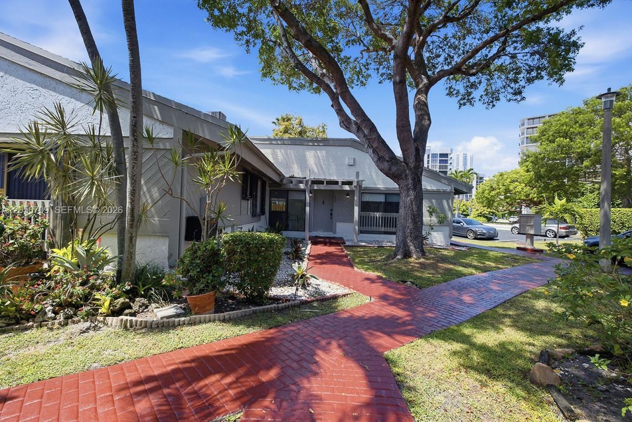 605 Leslie Dr, Hallandale Beach, FL 33009 Photo