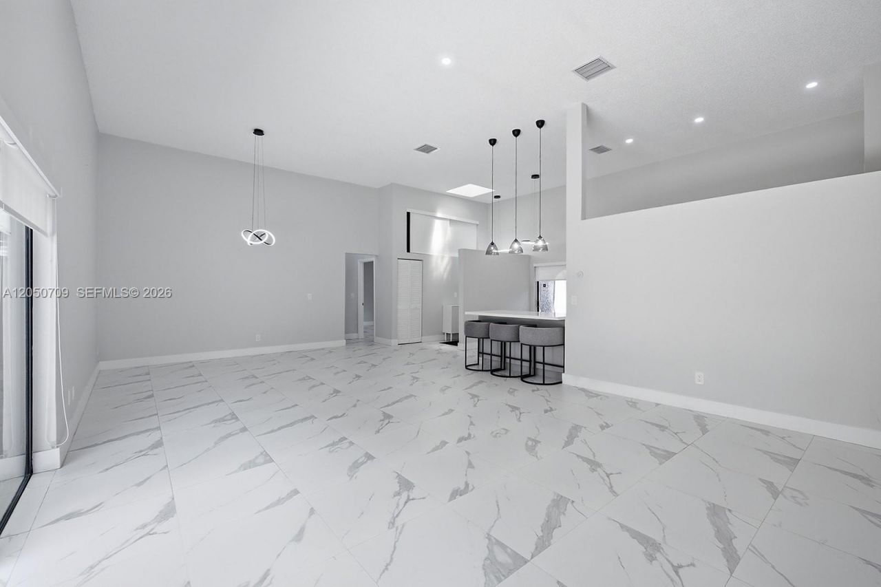 605 Leslie Dr , Hallandale Beach, FL 33009 Photo