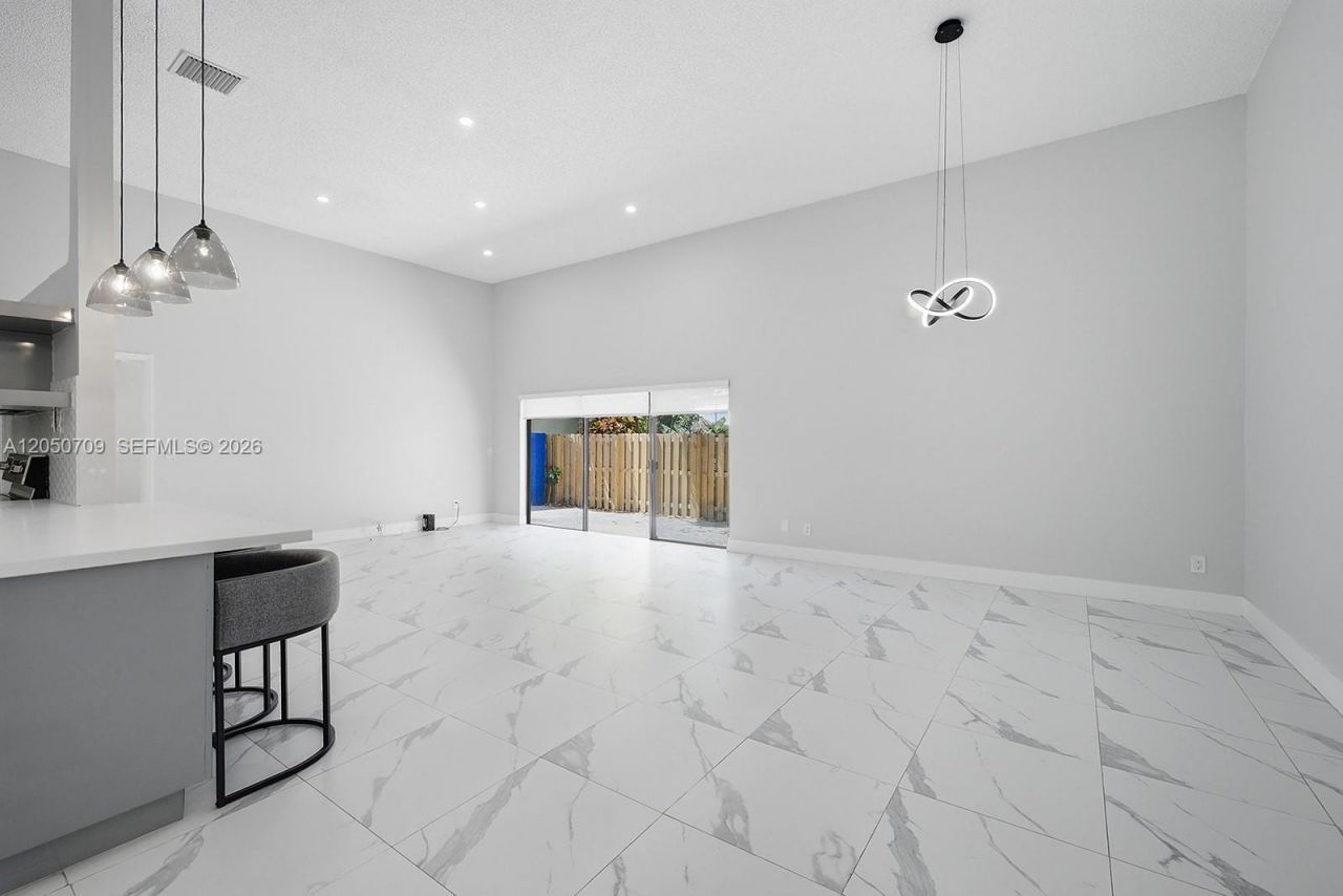 605 Leslie Dr , Hallandale Beach, FL 33009 Photo