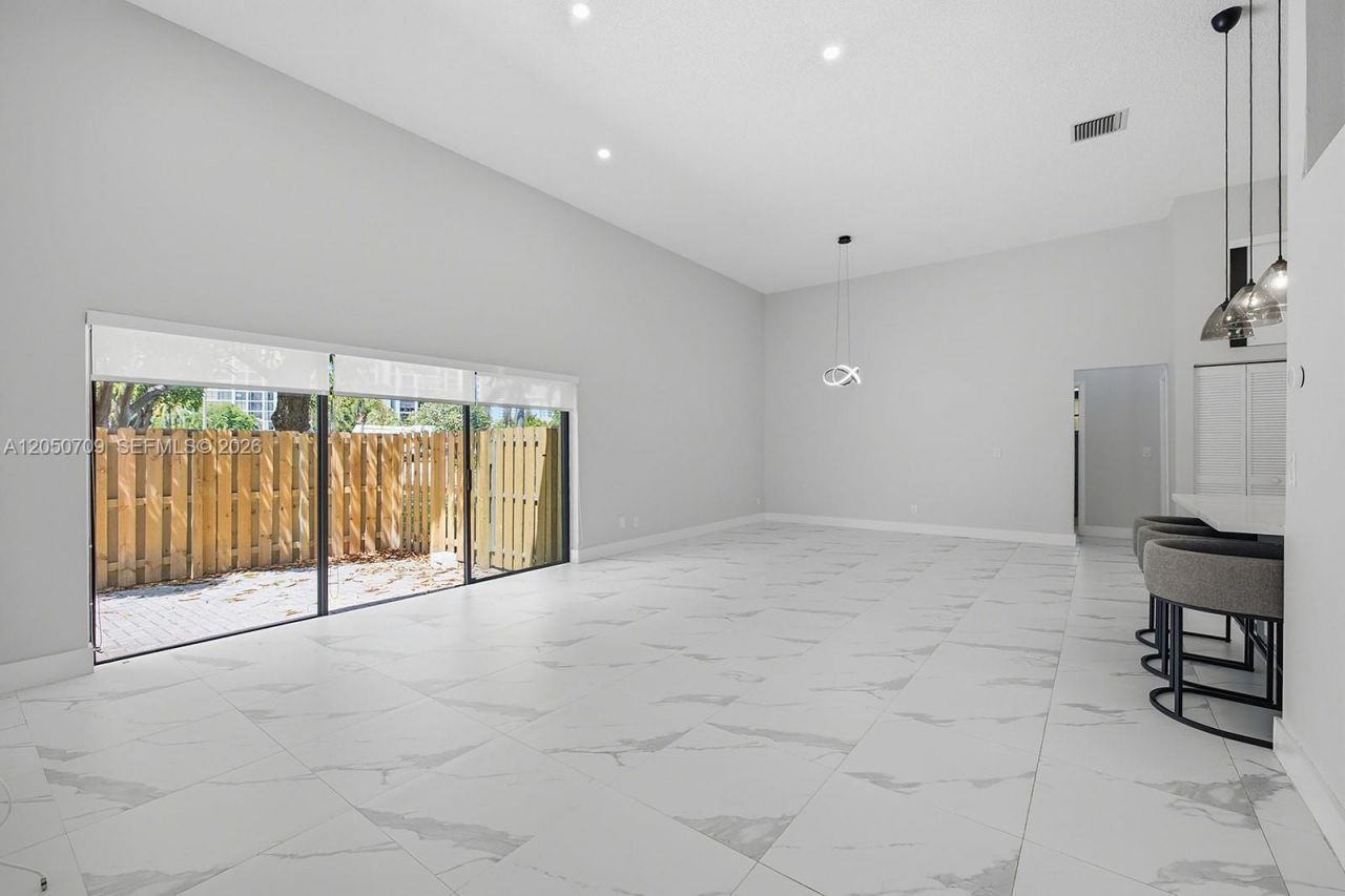 605 Leslie Dr , Hallandale Beach, FL 33009 Photo