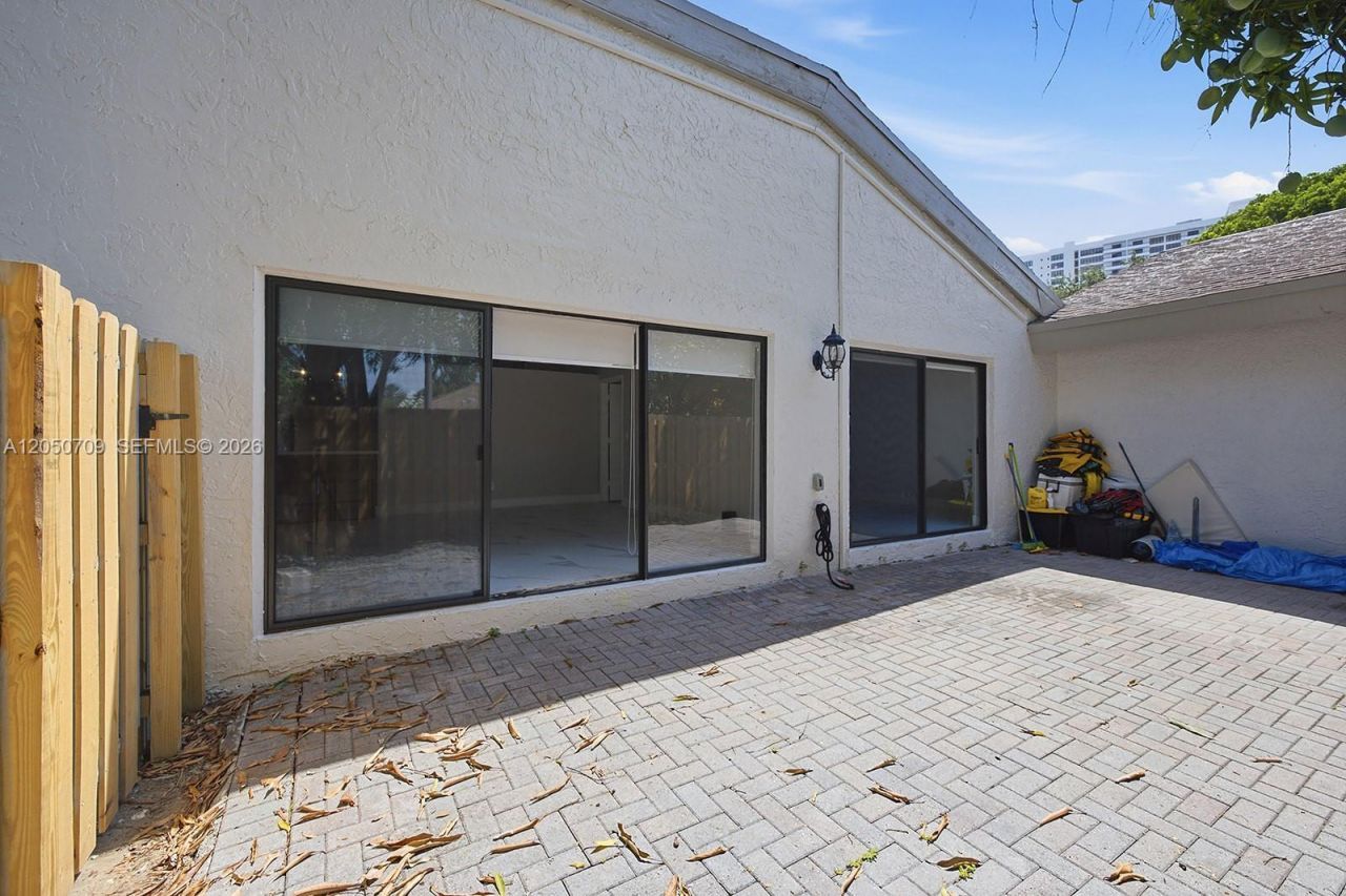 605 Leslie Dr , Hallandale Beach, FL 33009 Photo