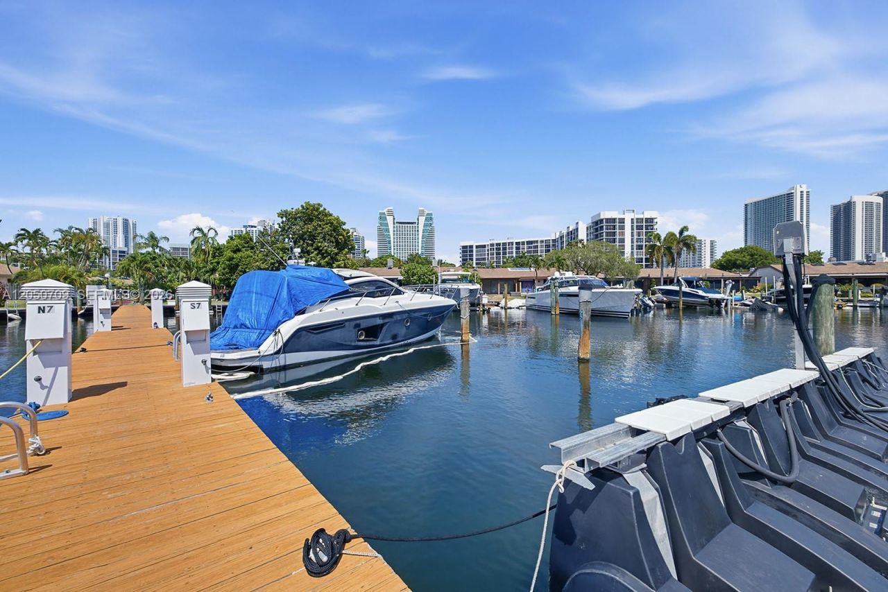 605 Leslie Dr , Hallandale Beach, FL 33009 Photo