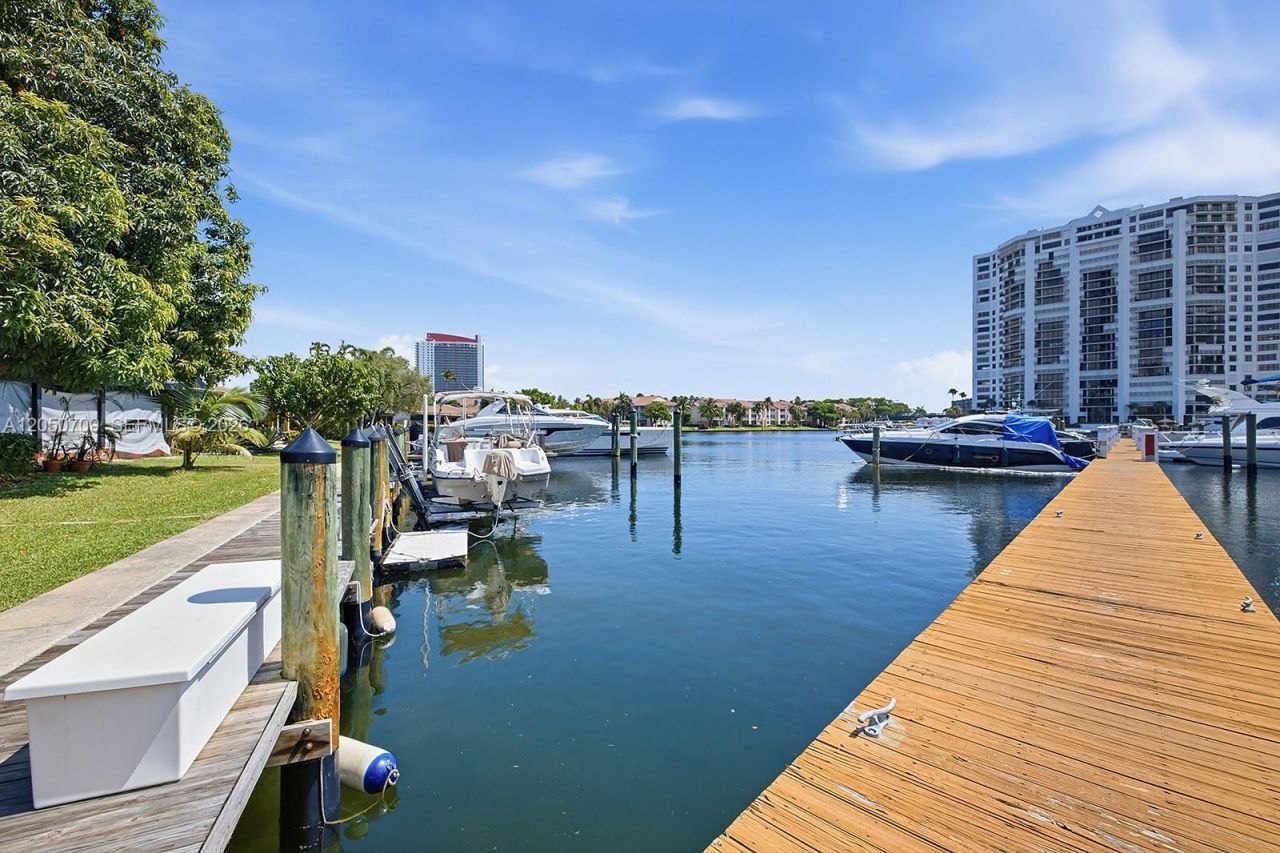 605 Leslie Dr, Hallandale Beach, FL 33009 Photo