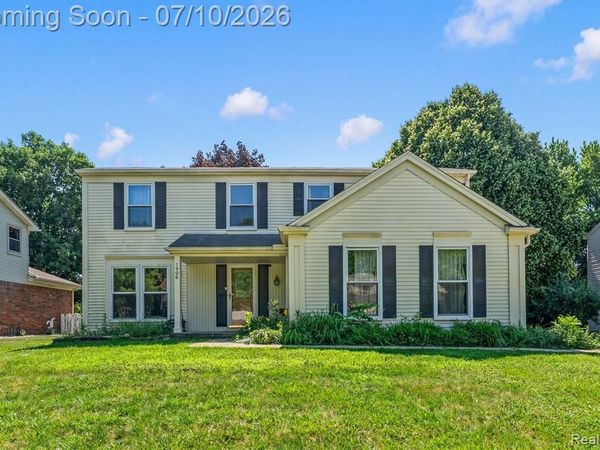 1906 Freemont Drive, Troy, MI 48098