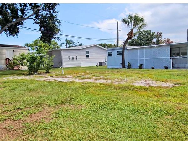 980 7TH STREET NW, Unit 27, LARGO, FL 33770