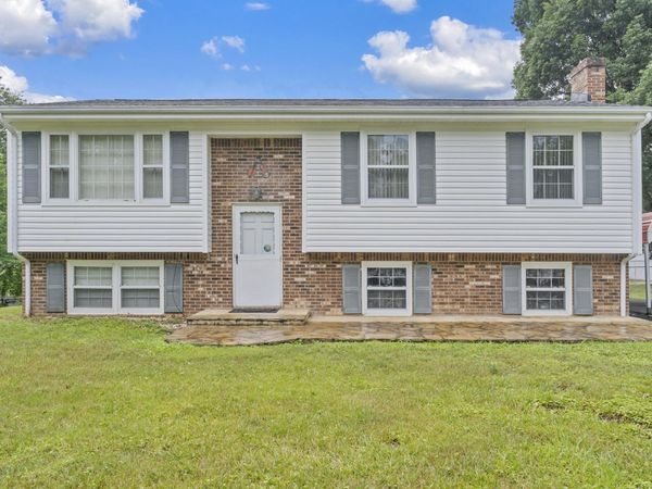 838 Pinewood DR NW, Roanoke, VA 24017