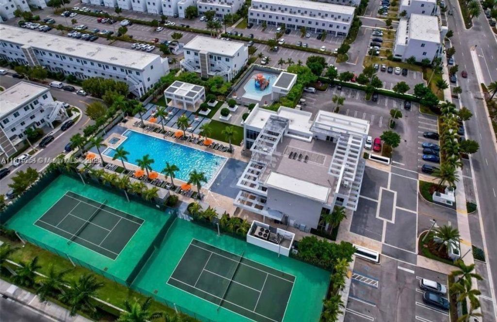 6461 NW 103rd Passage, Doral, FL 33178 Photo