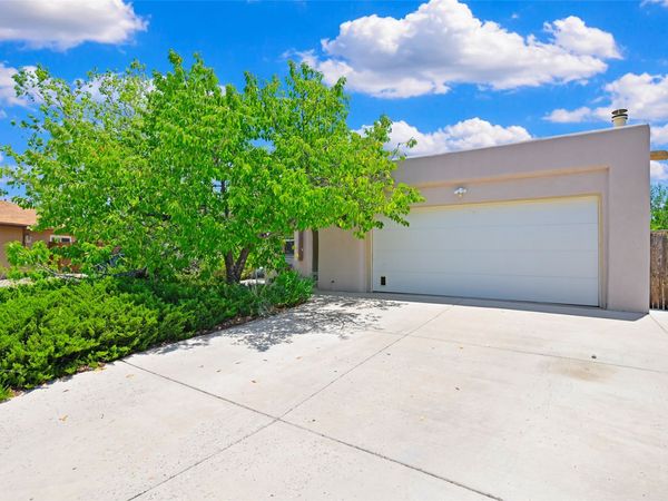 2167 Chamisos Court , Santa Fe, NM 87505