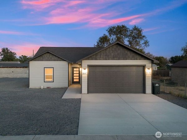 2133 W Peninsula Drive, Moses Lake, WA 98837