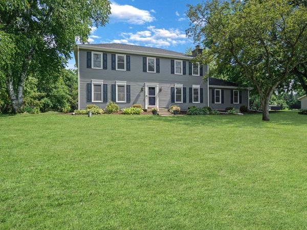 1626 Devonshire Dr, Cedarburg, WI 53012