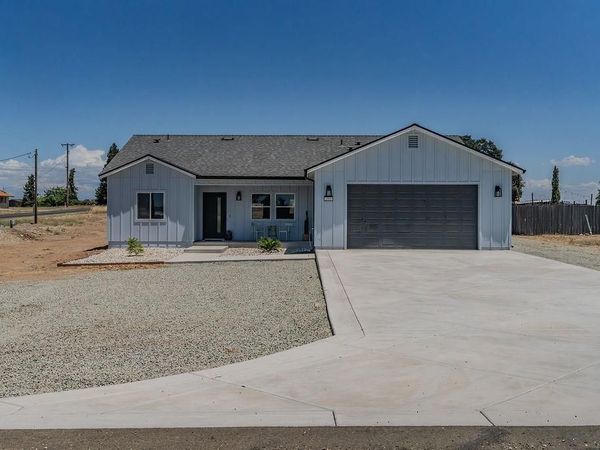 1916 Village Dr, Ione, CA 95640