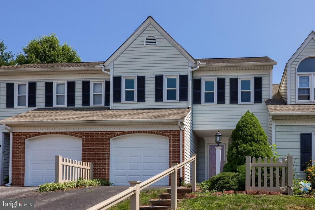 3213 PINEWYN CIRCLE , LANCASTER, PA 17601