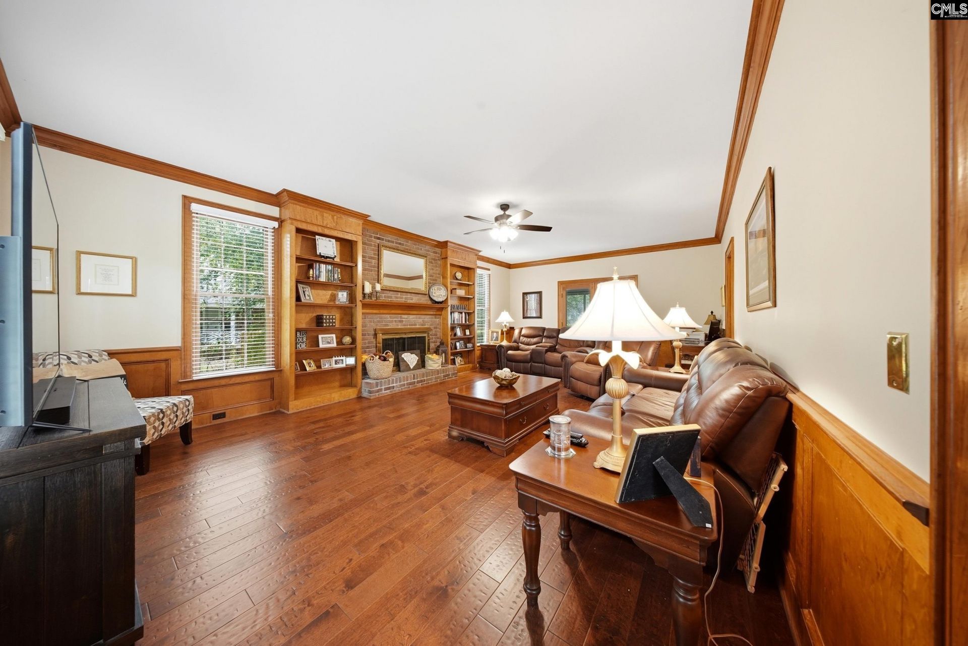 312 Columbia Club Drive E Photo 8