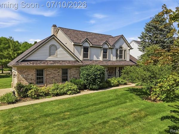 4110 Castlewood Drive, Wixom, MI 48393