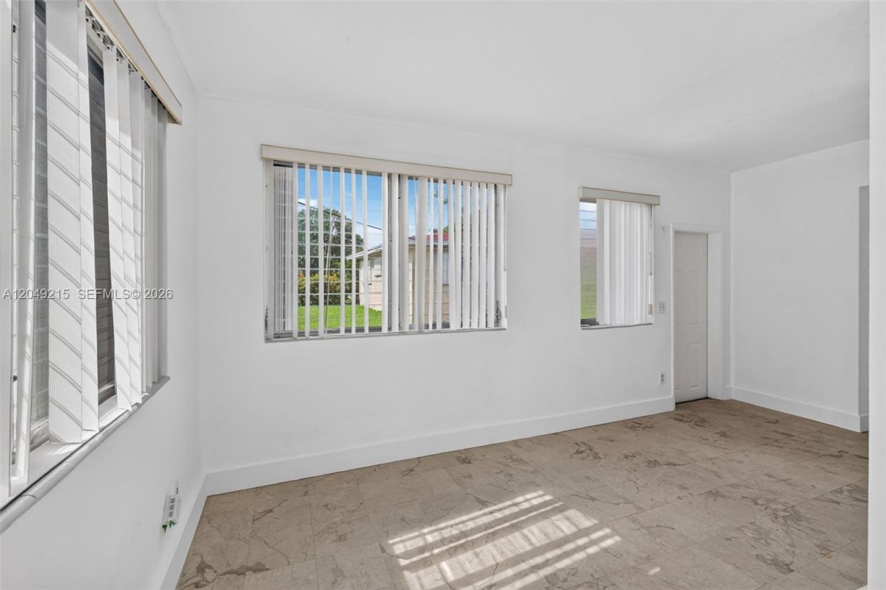 3205 NW 3rd St , Unit 3205, Miami, FL 33125 Photo