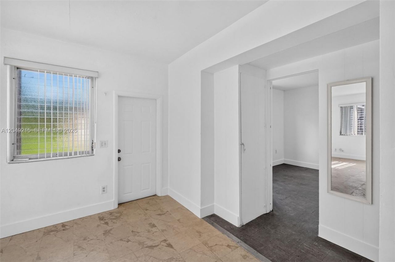 3205 NW 3rd St , Unit 3205, Miami, FL 33125 Photo