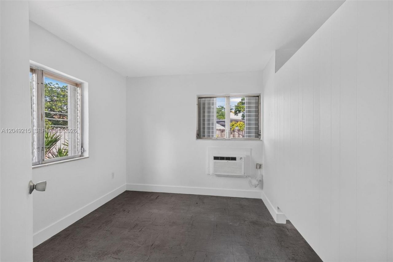 3205 NW 3rd St , Unit 3205, Miami, FL 33125 Photo