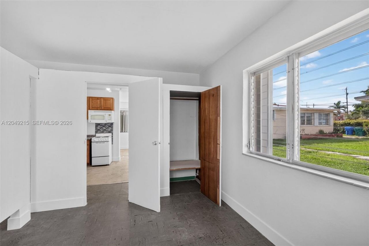3205 NW 3rd St , Unit 3205, Miami, FL 33125 Photo