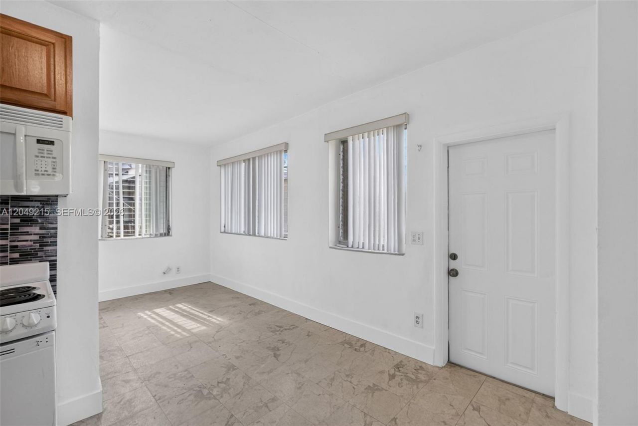 3205 NW 3rd St , Unit 3205, Miami, FL 33125 Photo