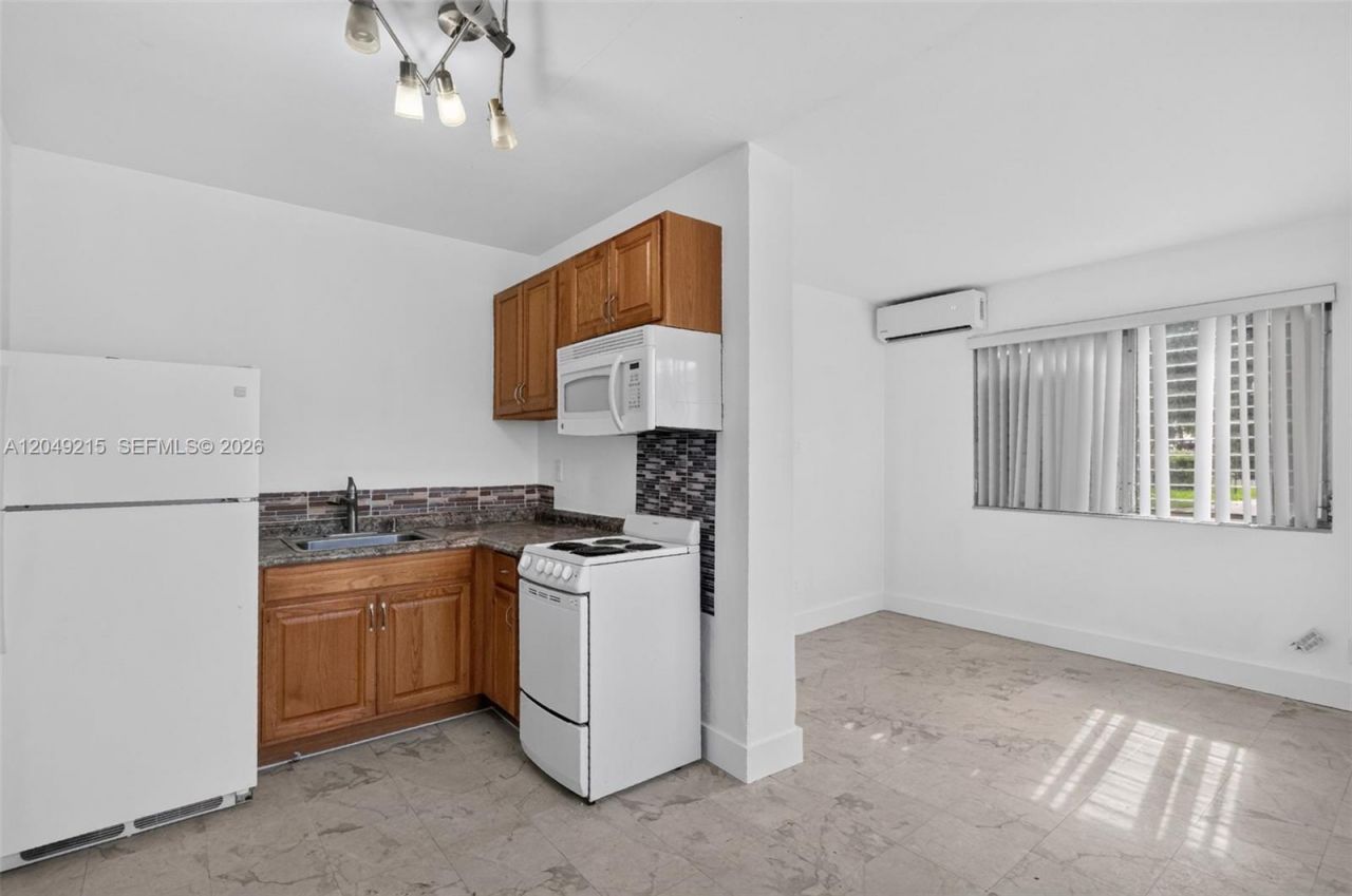 3205 NW 3rd St , Unit 3205, Miami, FL 33125 Photo