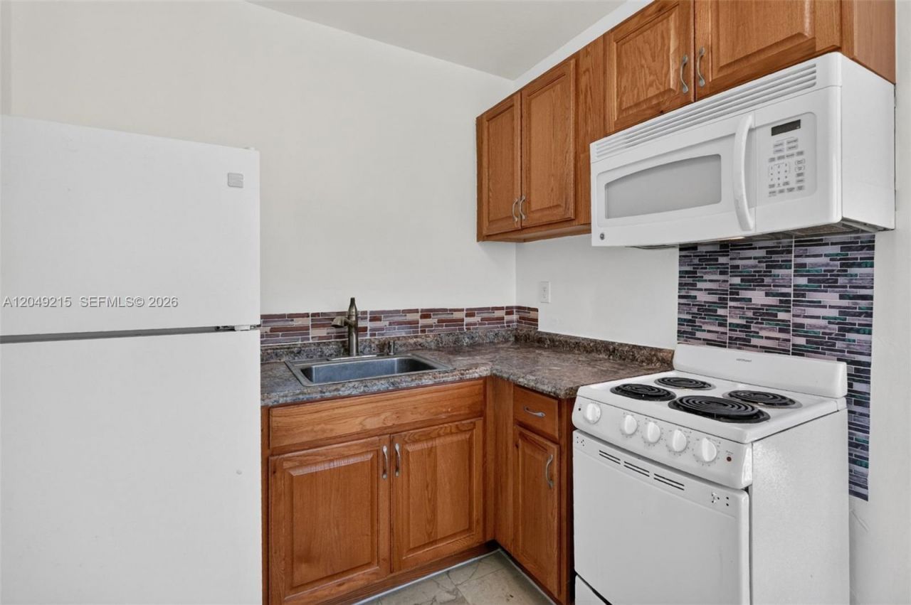3205 NW 3rd St , Unit 3205, Miami, FL 33125 Photo