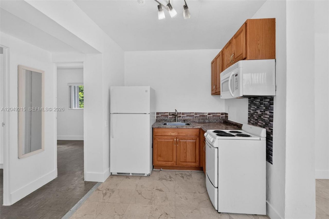 3205 NW 3rd St , Unit 3205, Miami, FL 33125 Photo