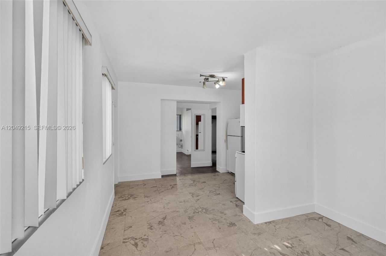3205 NW 3rd St , Unit 3205, Miami, FL 33125 Photo