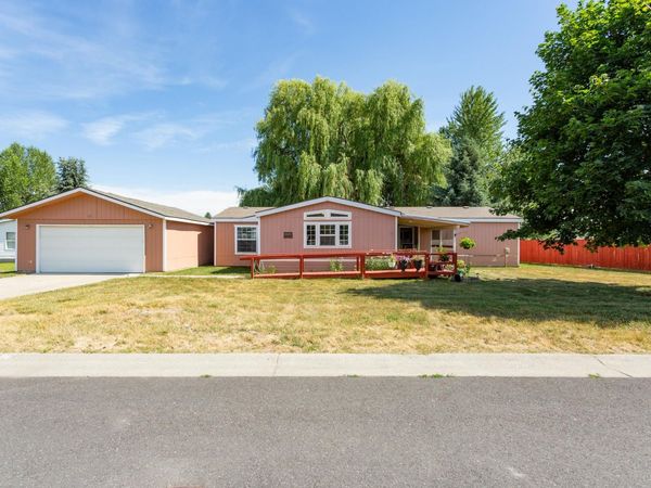407 E Meadowmere Way, Deer Park, WA 99006