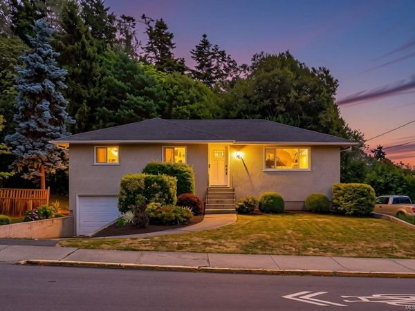 883 Lampson St , Esquimalt, BC V9A 6B6