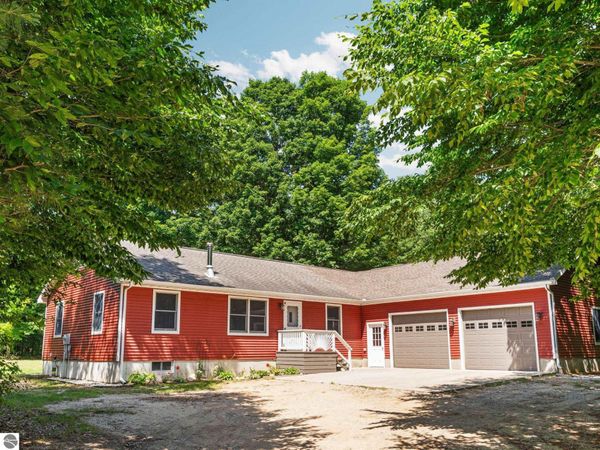 3551 Donna Lane, Cadillac, MI 49601