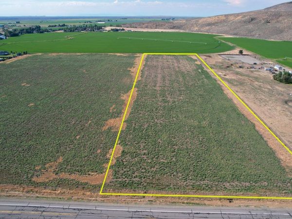 19561 Queens Crown Rd, Carey, ID 83320