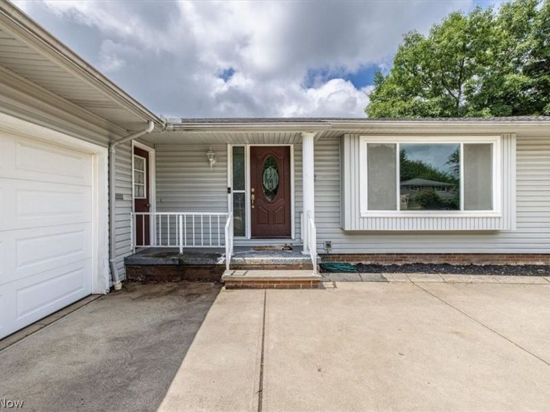 6966 Anthony Lane, Parma Heights, OH 44130 Photo 2