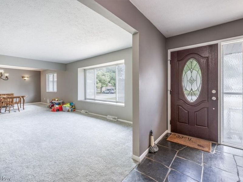 6966 Anthony Lane, Parma Heights, OH 44130 Photo 3