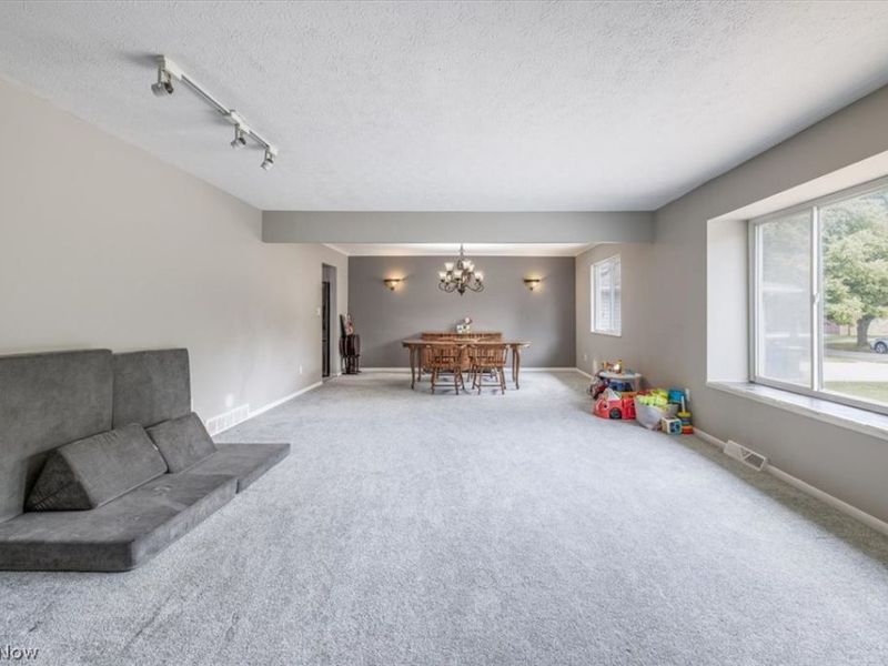 6966 Anthony Lane, Parma Heights, OH 44130 Photo 4
