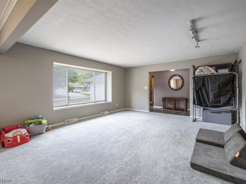6966 Anthony Lane, Parma Heights, OH 44130 Photo 5